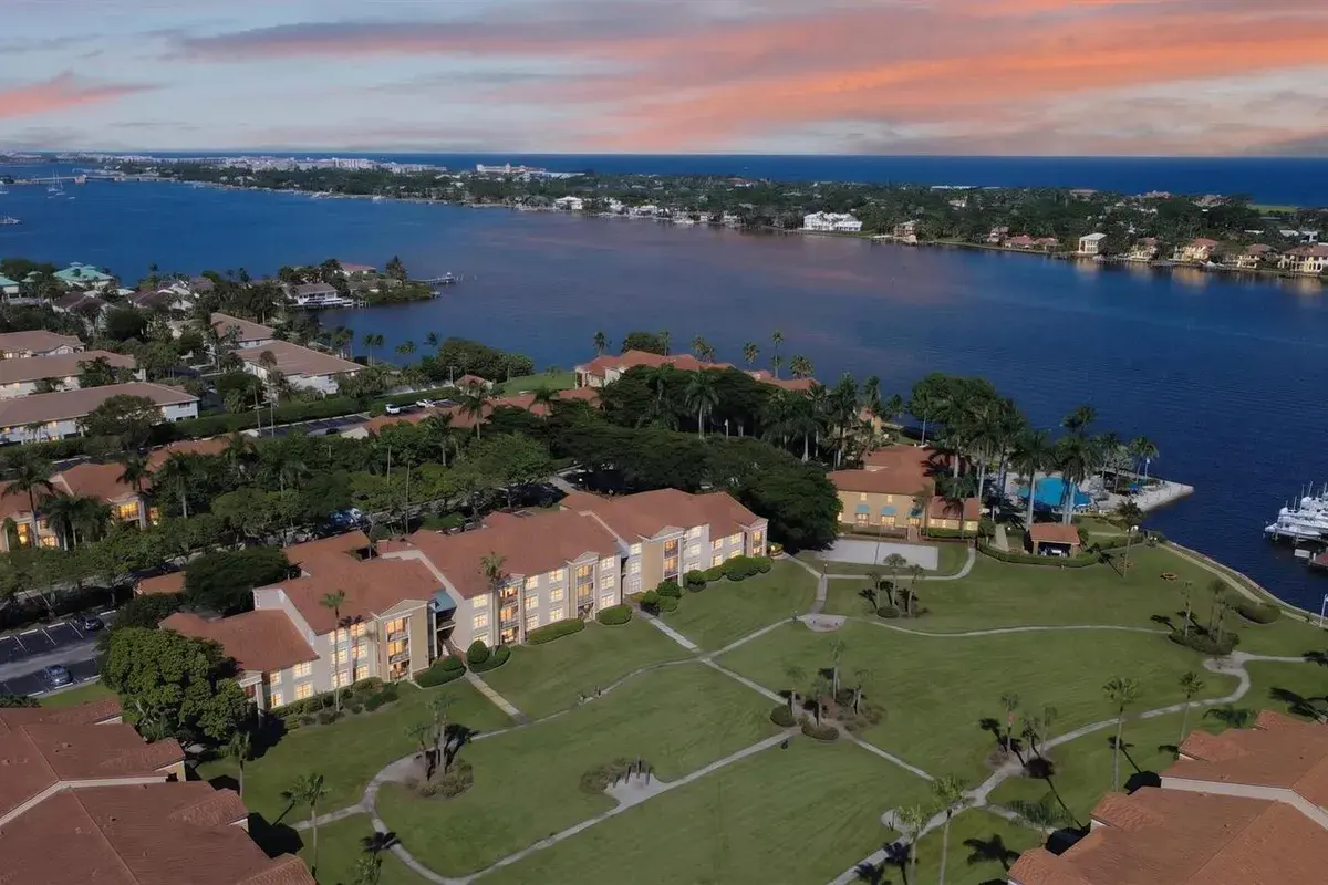 131 Yacht Club Way # 109, Hypoluxo FL 33462