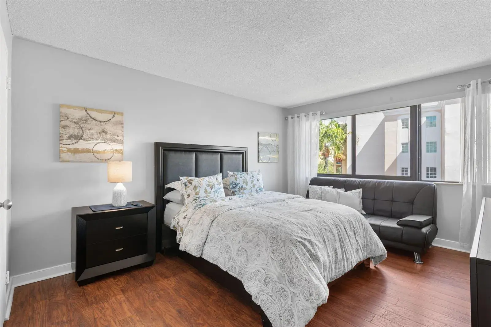 301 GOLDEN ISLES Drive # 401, Hallandale Beach FL 33009