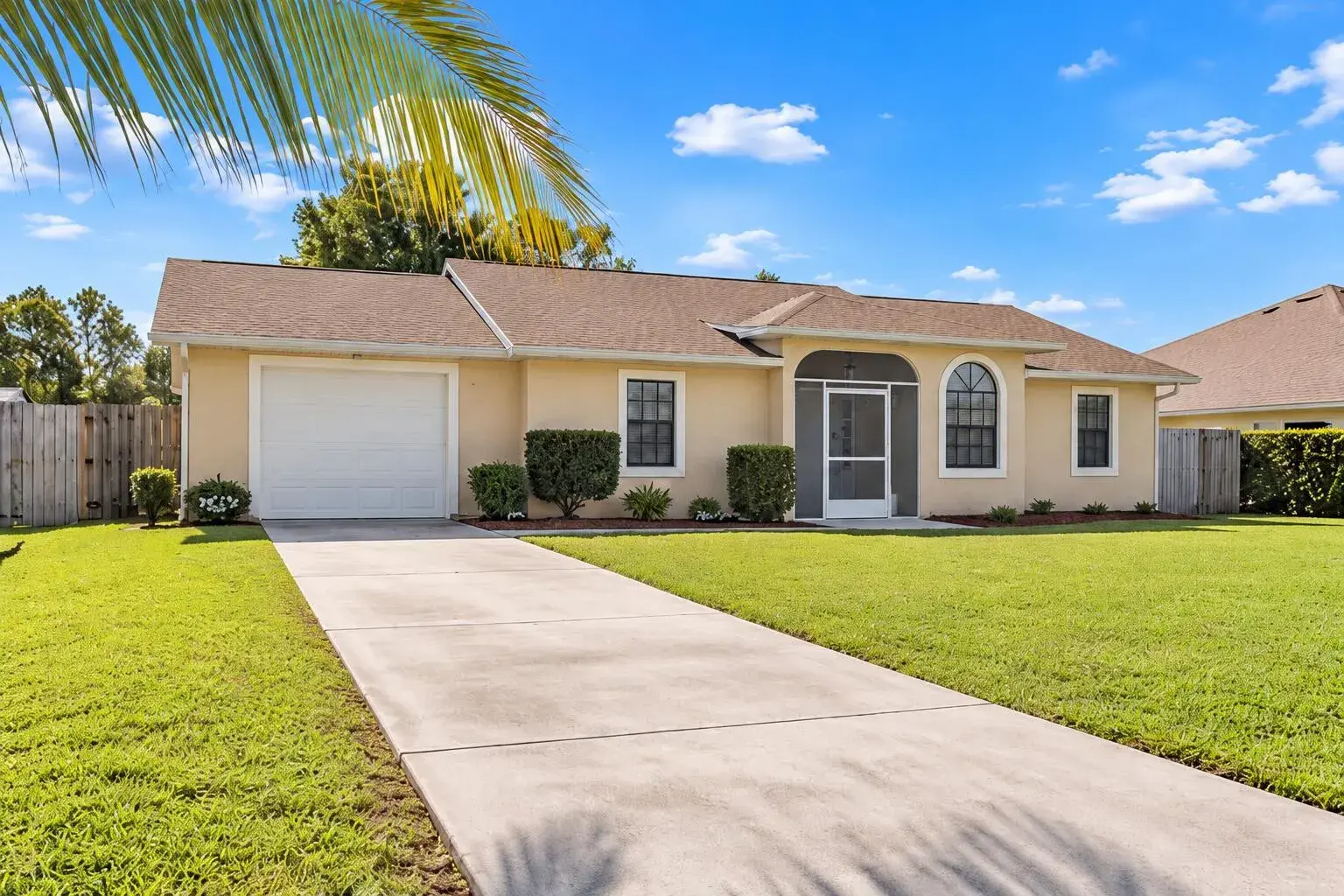 2268 SE LONGHORN Avenue, Port St. Lucie FL 34952