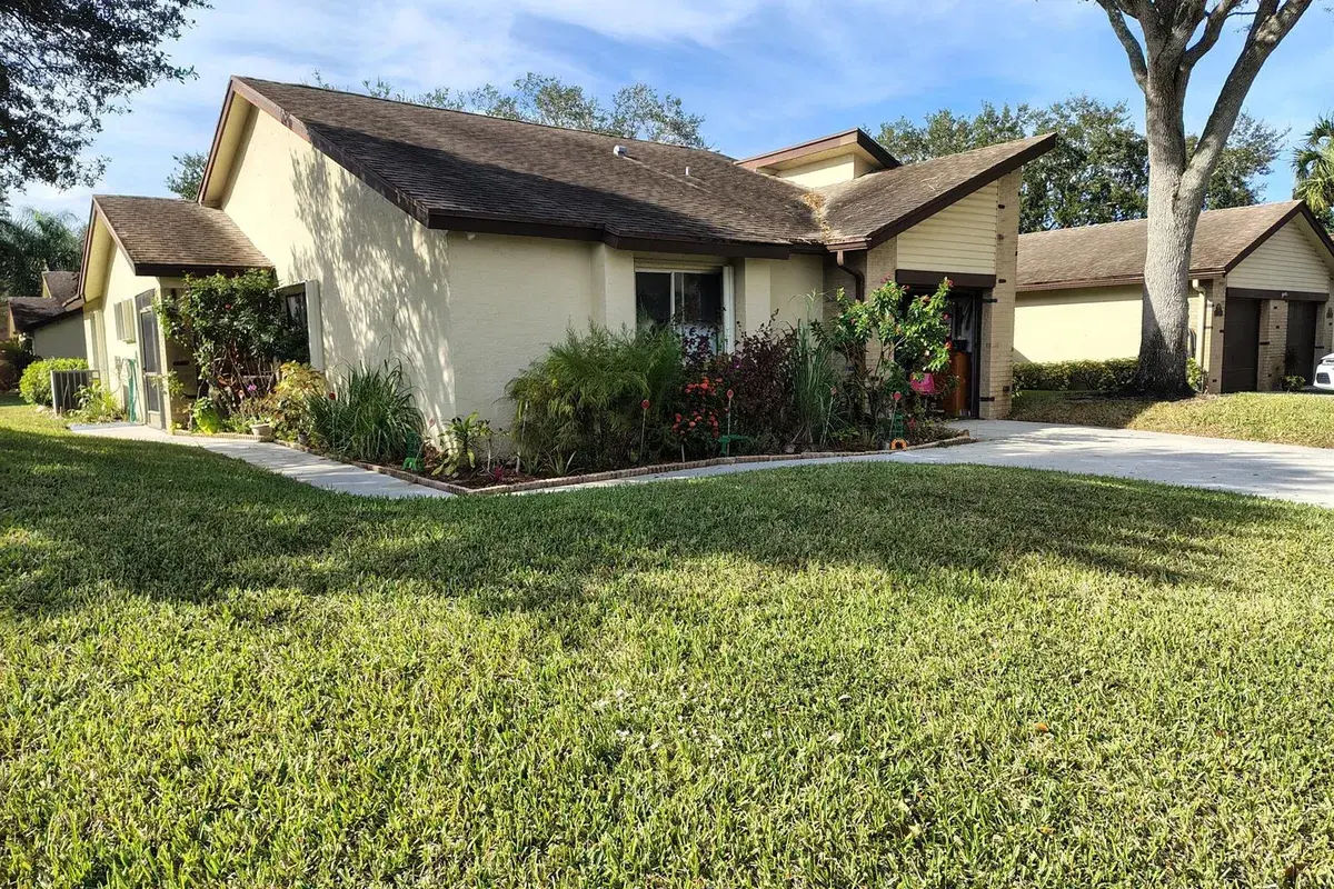 125 RAMBLEWOOD Circle, Royal Palm Beach FL 33411