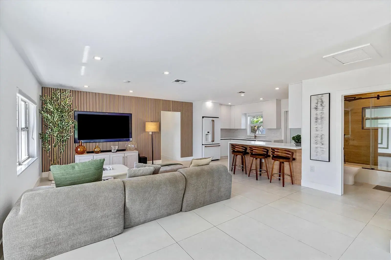 209 NE 27th Drive, Wilton Manors FL 33334