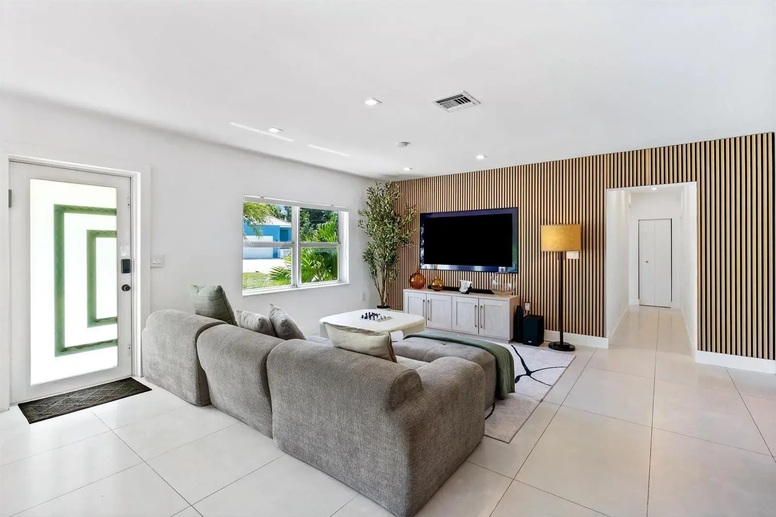 209 NE 27th Drive, Wilton Manors FL 33334