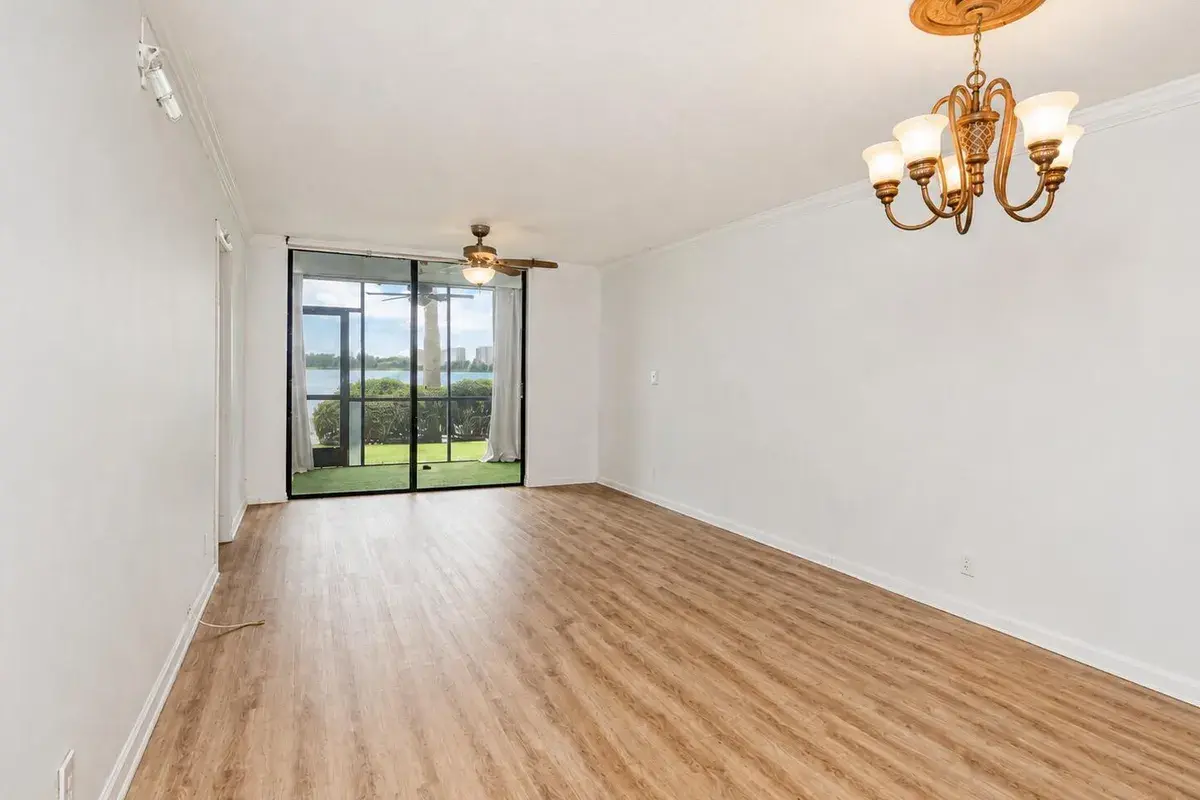 110 LAKE EMERALD Drive # 103, Oakland Park FL 33309