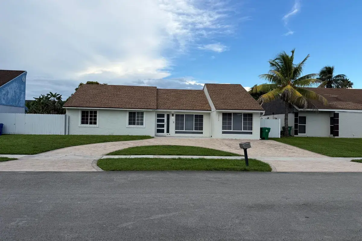 9211 S CYPRESS Circle, Miramar FL 33025