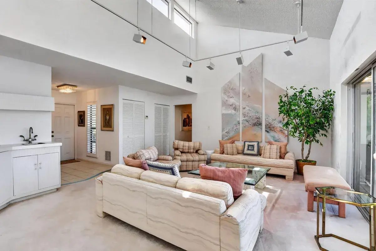6800 Willow Wood Drive # 906, Boca Raton FL 33434