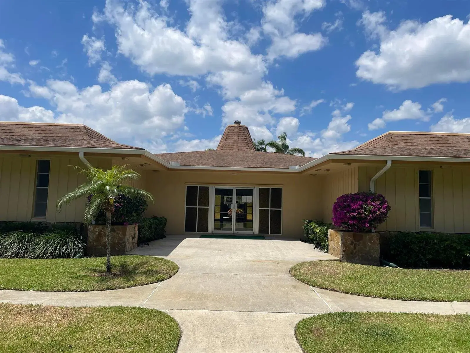 700 Village Green Court # 208, Palm Springs FL 33461
