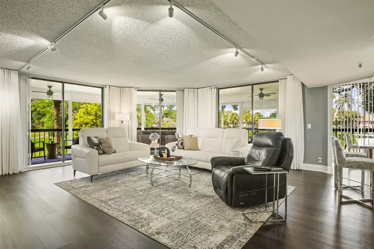 5257 Fountains Drive S # 205, FL 33467