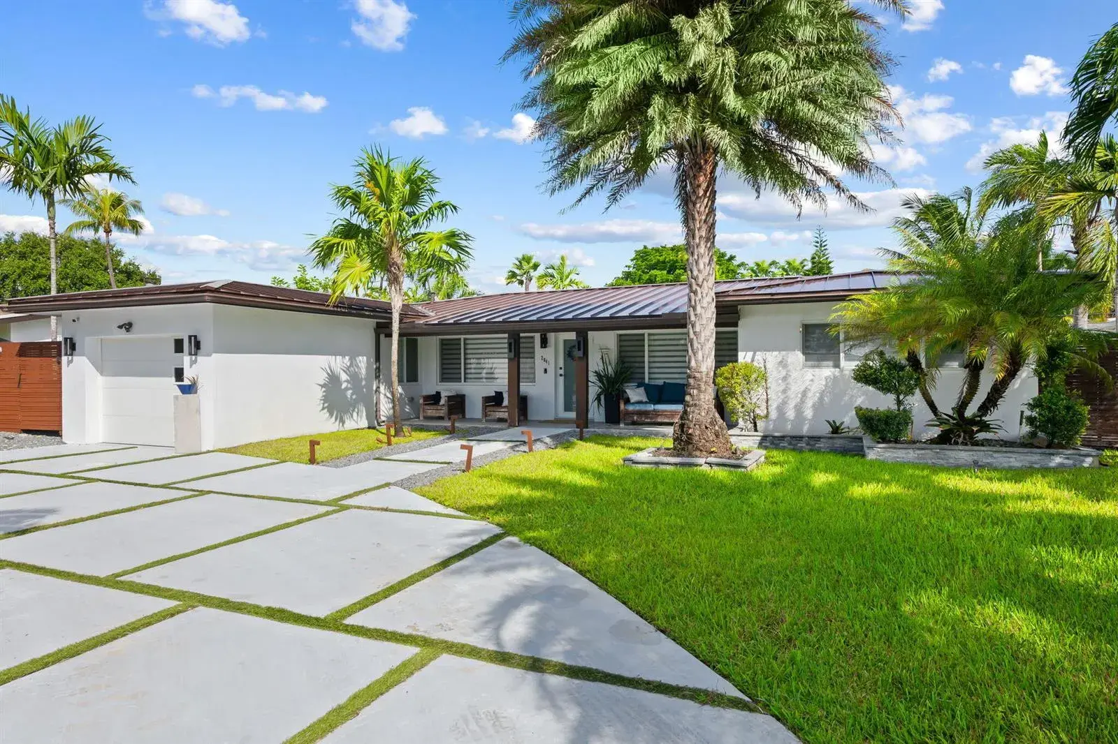 2041 NE 52ND Street, Fort Lauderdale FL 33308