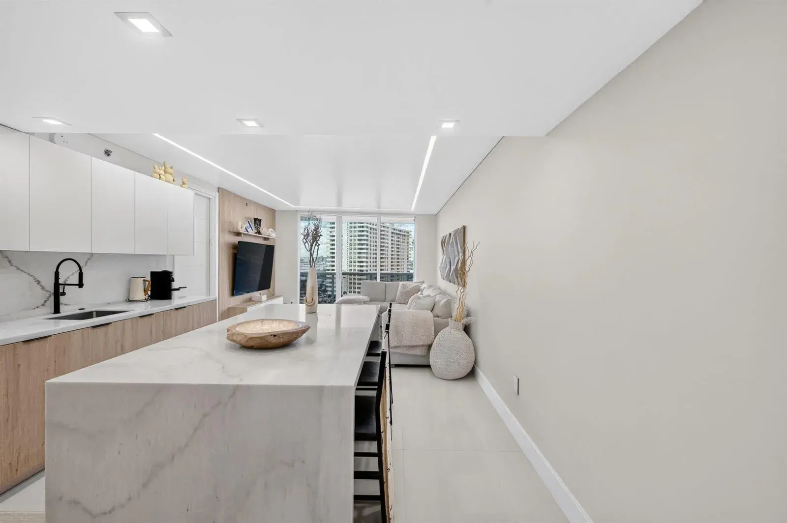 1800 S OCEAN Drive # 806, Hallandale Beach FL 33009