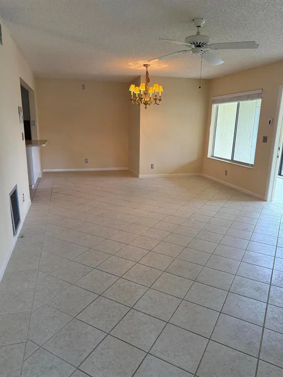 211 Pine Hov Circle # 2, FL 33463