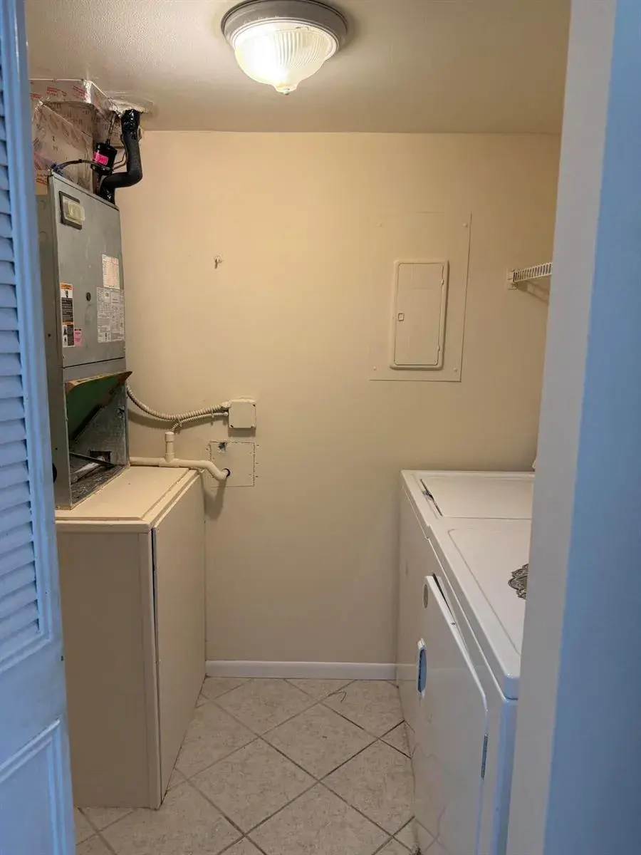 211 Pine Hov Circle # 2, FL 33463