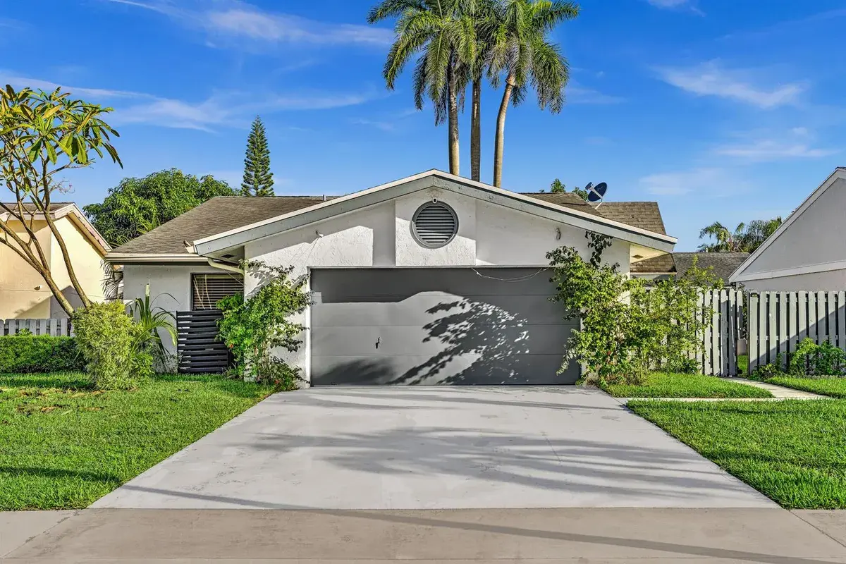 82 BAYTREE Circle, Boynton Beach FL 33436