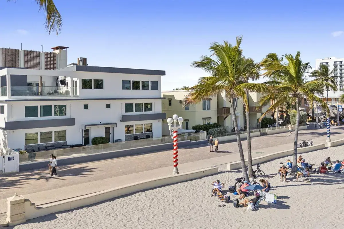 2201 N SURF Road # 1, Hollywood FL 33019