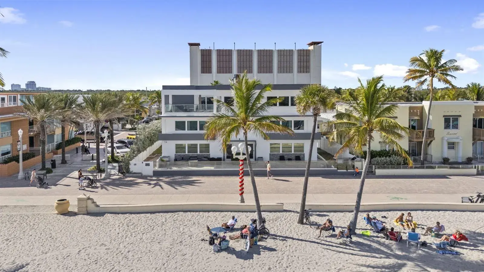 2203 N SURF Road, Hollywood FL 33019