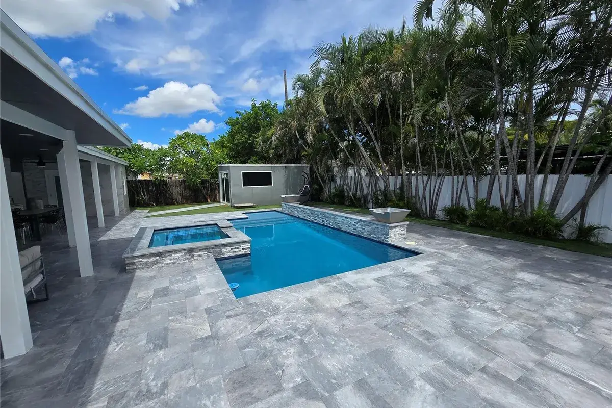 2340 NE 8th Avenue, Pompano Beach FL 33064