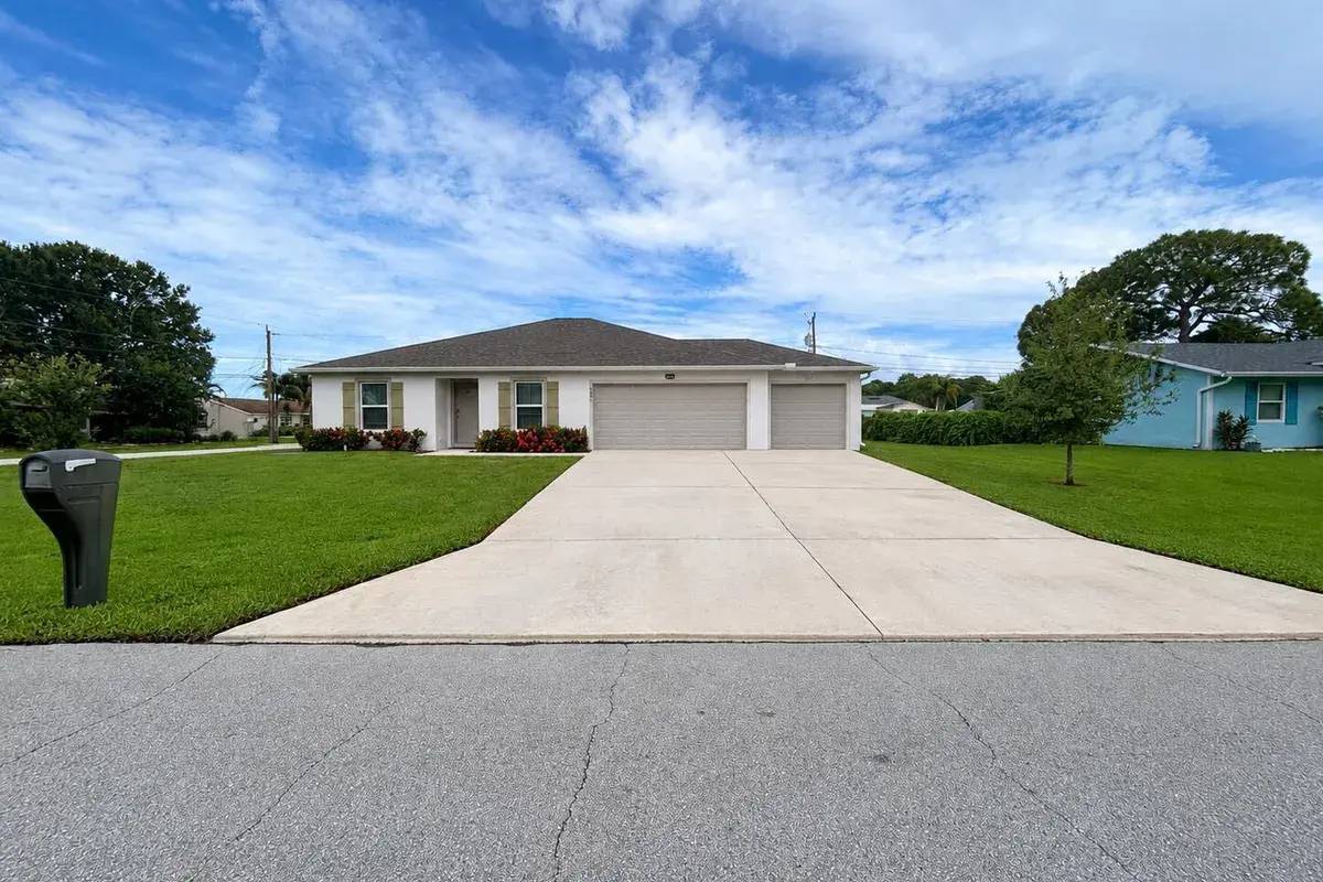 2301 SE SURREY Place, Port St. Lucie FL 34952