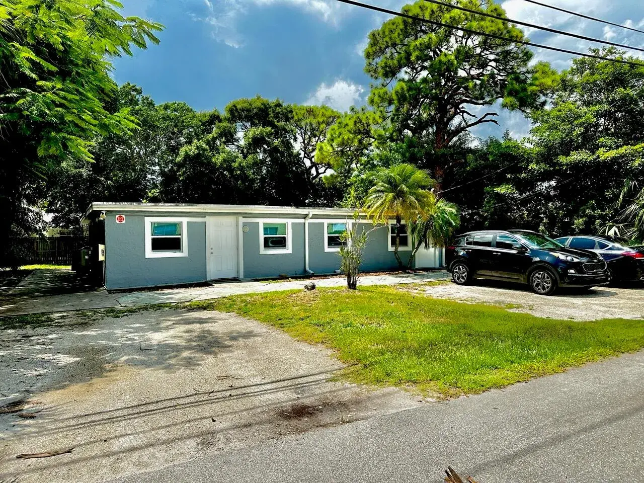 1279 NE 40TH Place, Oakland Park FL 33334