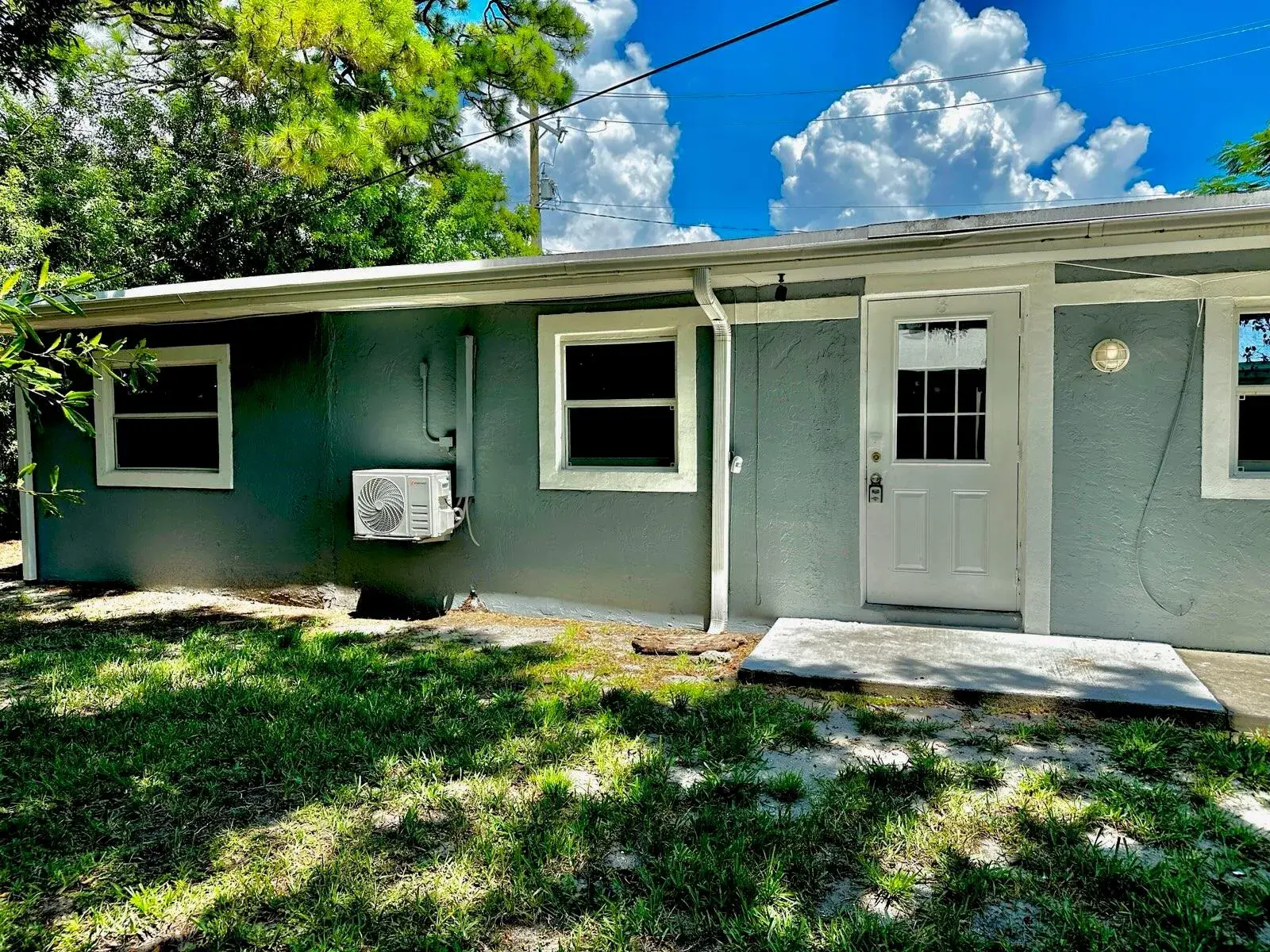 1279 NE 40TH Place, Oakland Park FL 33334