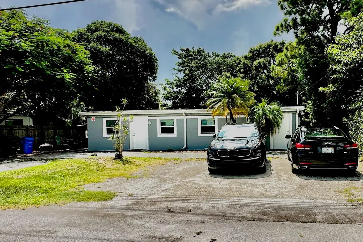 1279 NE 40TH Place, Oakland Park FL 33334