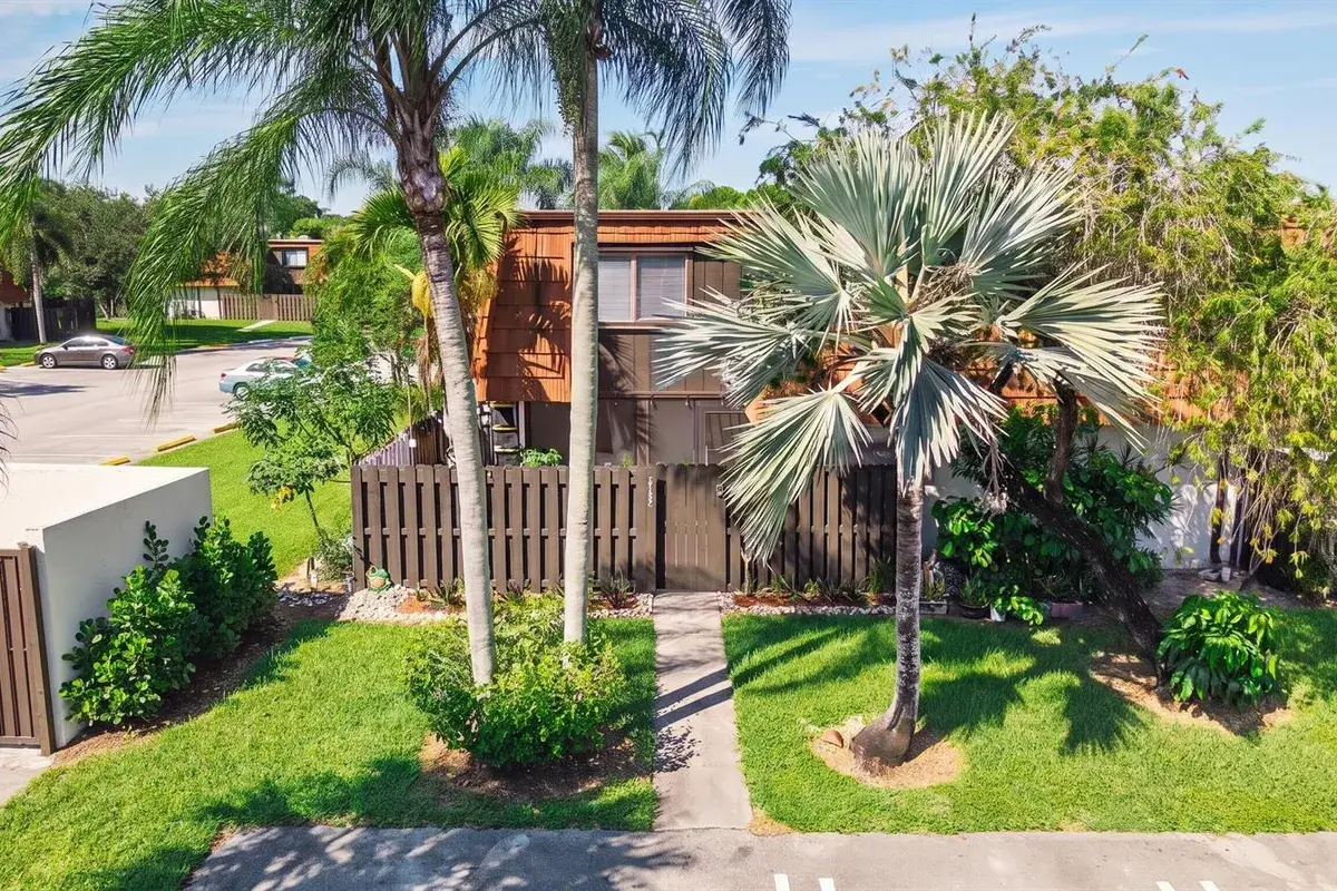 2185 WHITE PINE Circle # C, FL 33415