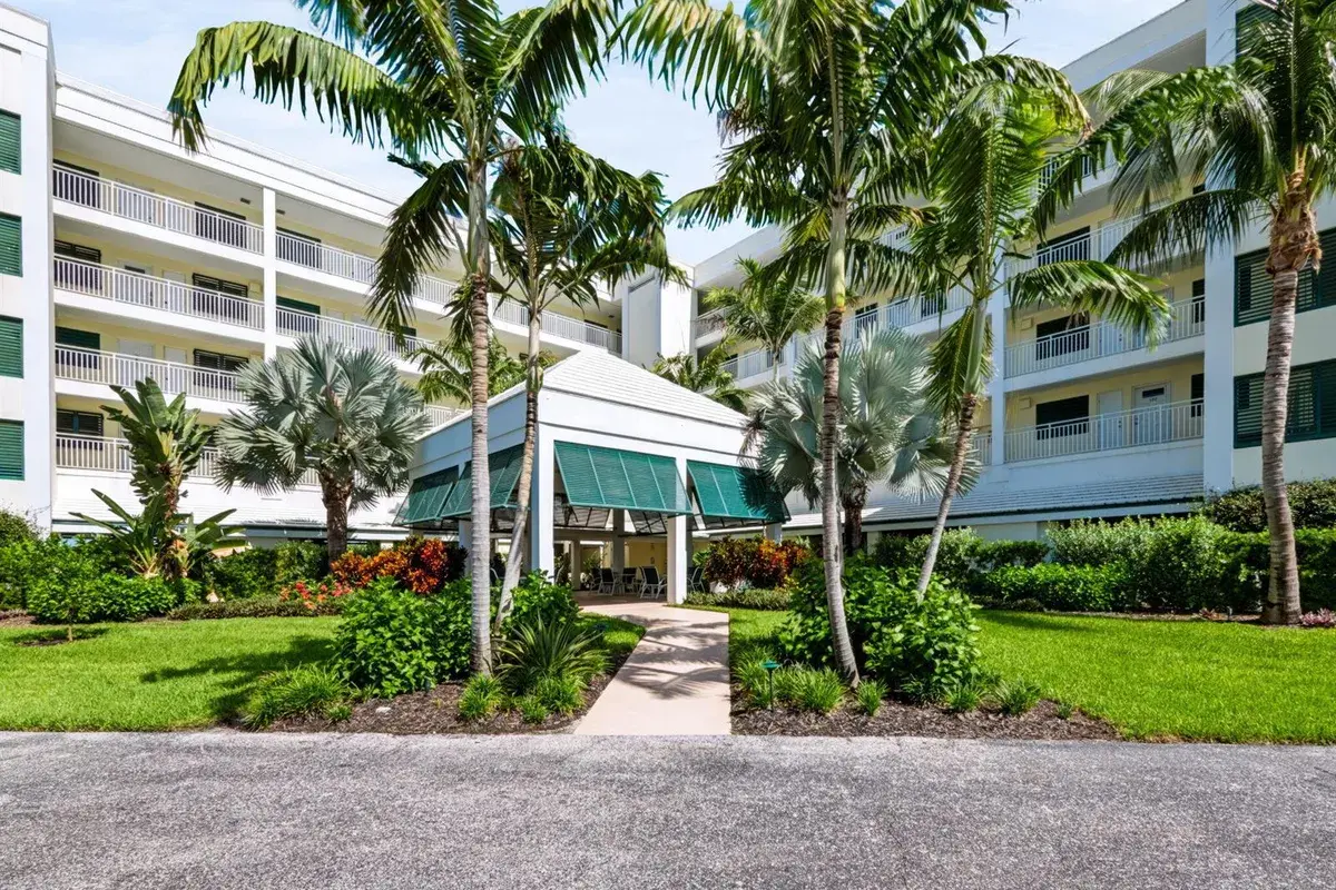 529 NE Plantation Road # 105, Stuart FL 34996