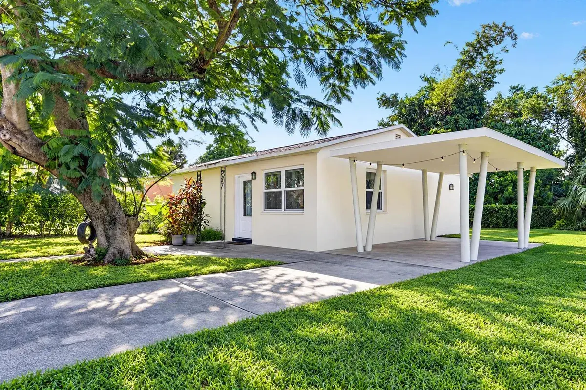 1340 Longwood Street, West Palm Beach FL 33401