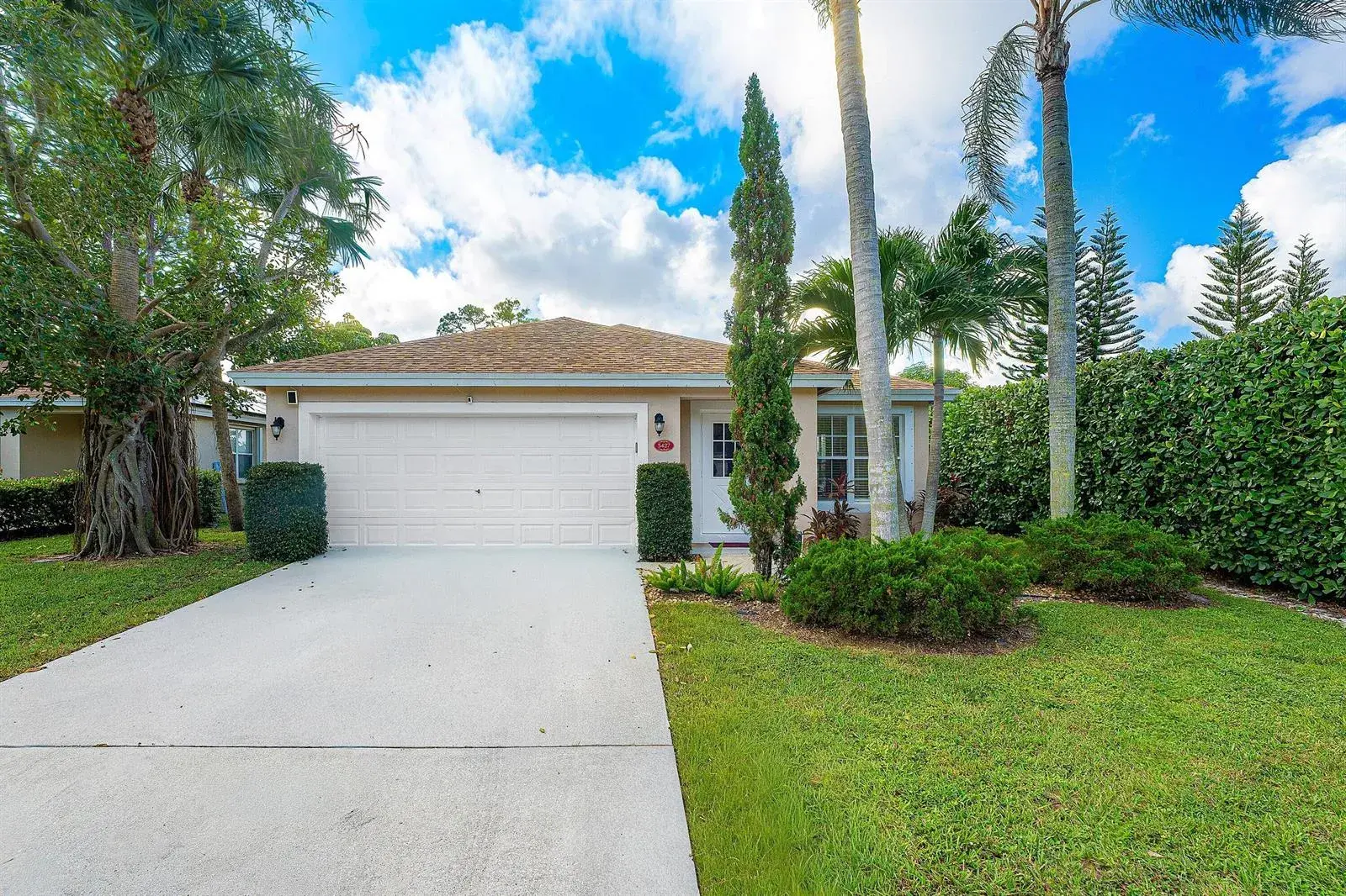 5427 Club Circle, Haverhill FL 33415