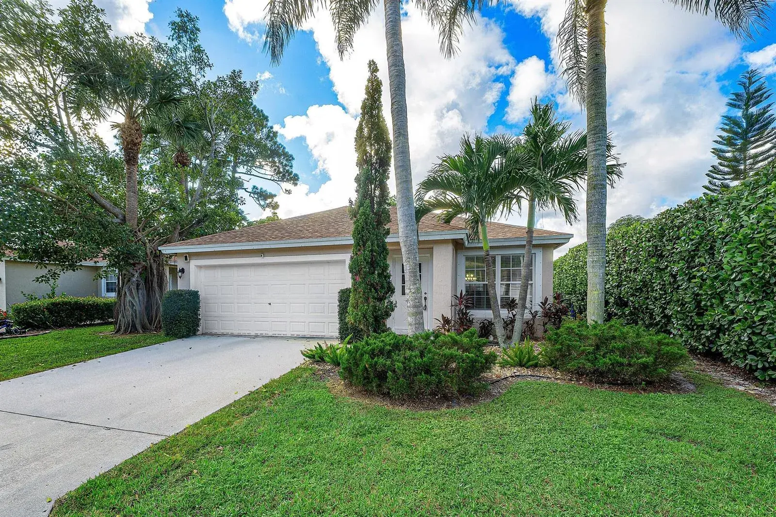 5427 Club Circle, Haverhill FL 33415