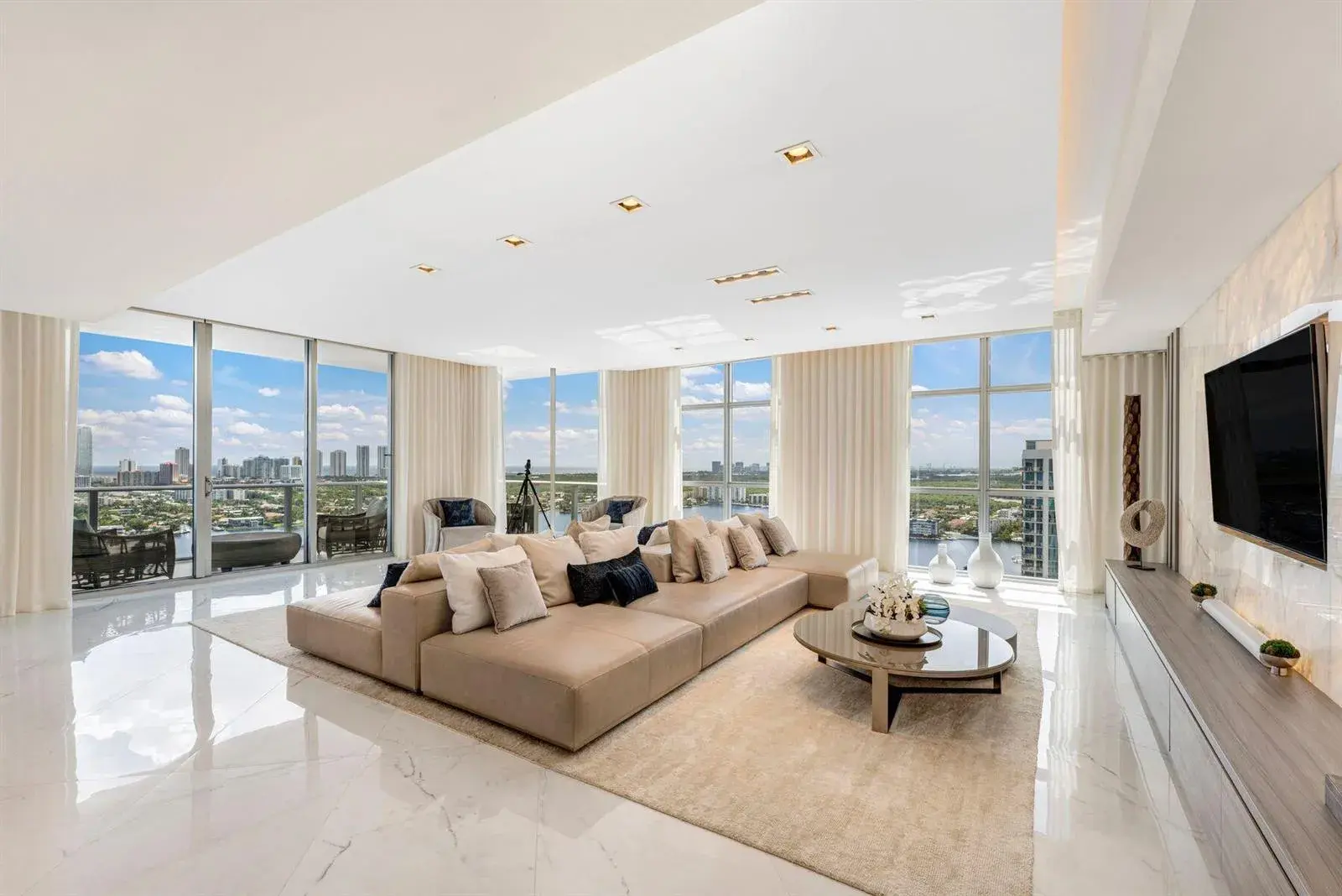 17301 BISCAYNE Boulevard # 7, North Miami Beach FL 33160