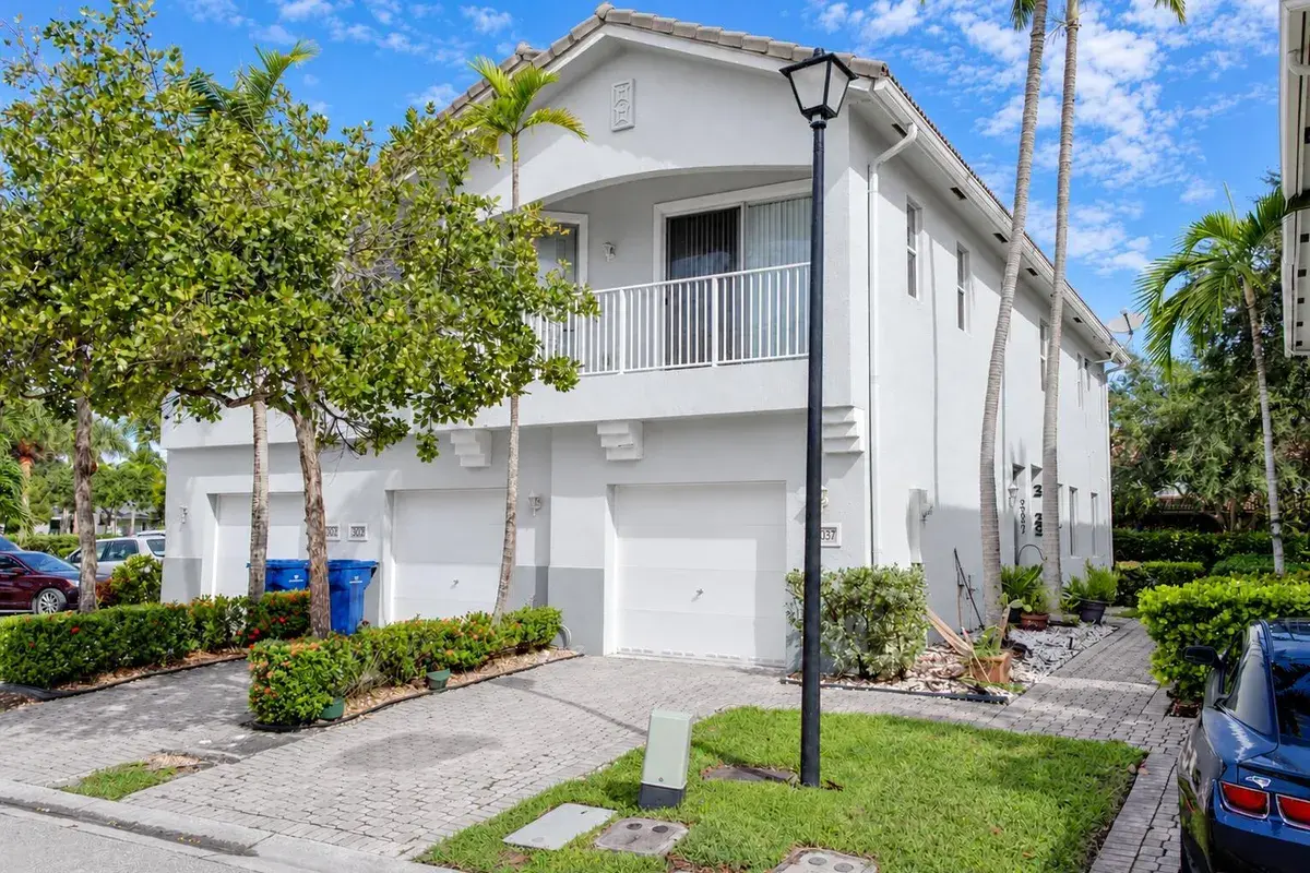 3037 Laurel Ridge Circle, Riviera Beach FL 33404