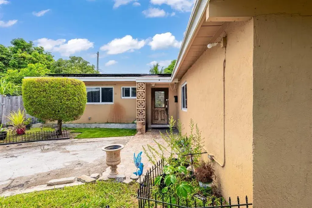 2651 NW 42ND Avenue NW, Lauderhill FL 33313