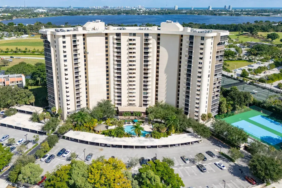 2480 Presidential Way # 1804, West Palm Beach FL 33401