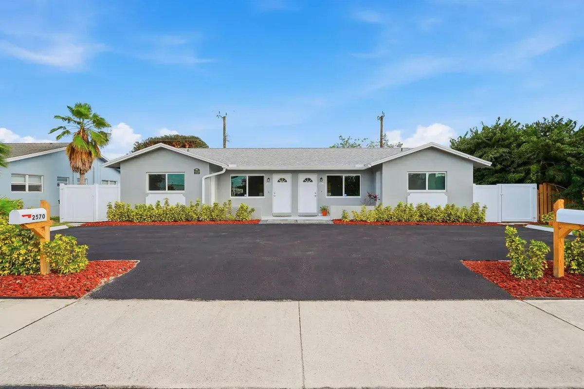 2550 N DIXIE Highway, Boca Raton FL 33431
