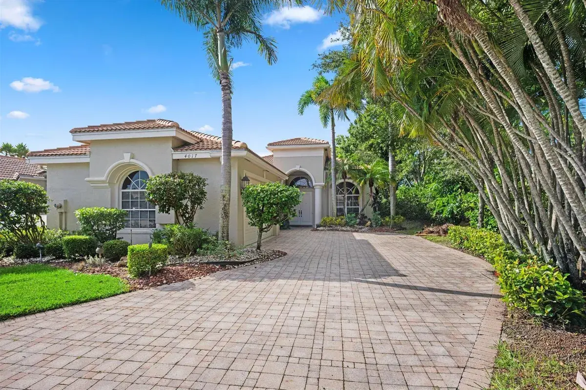 4017 Manchester Lake Drive, Lake Worth FL 33449