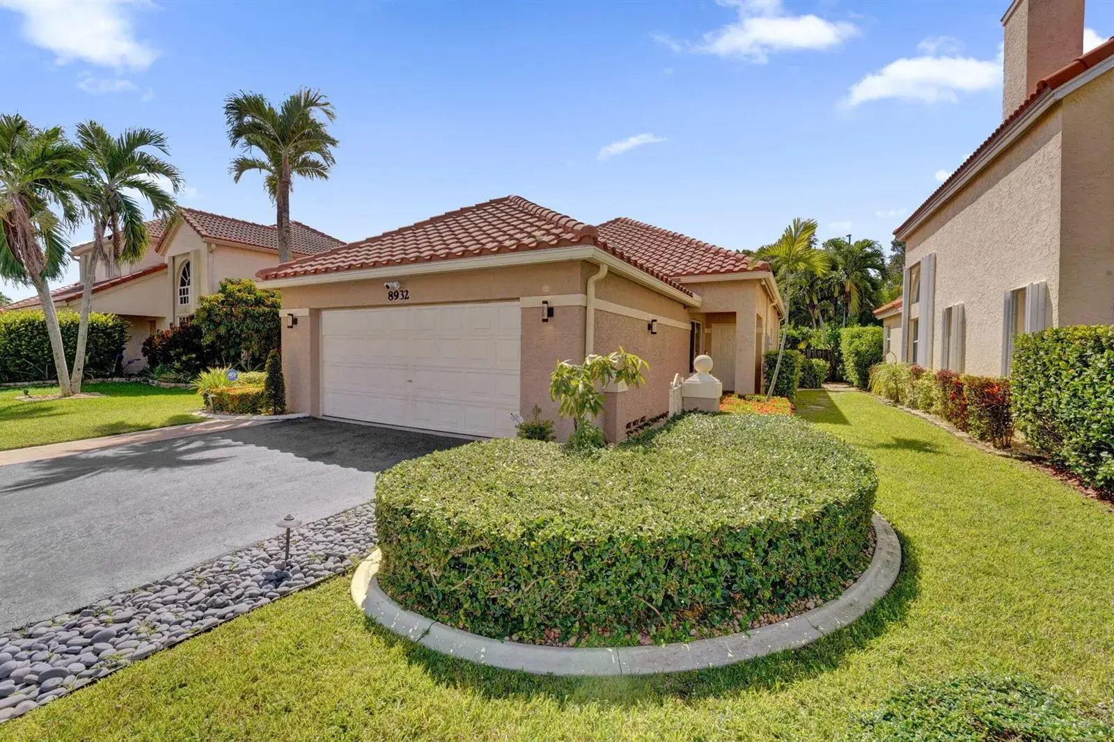 8932 S LAKE PARK Circle S, Davie FL 33328