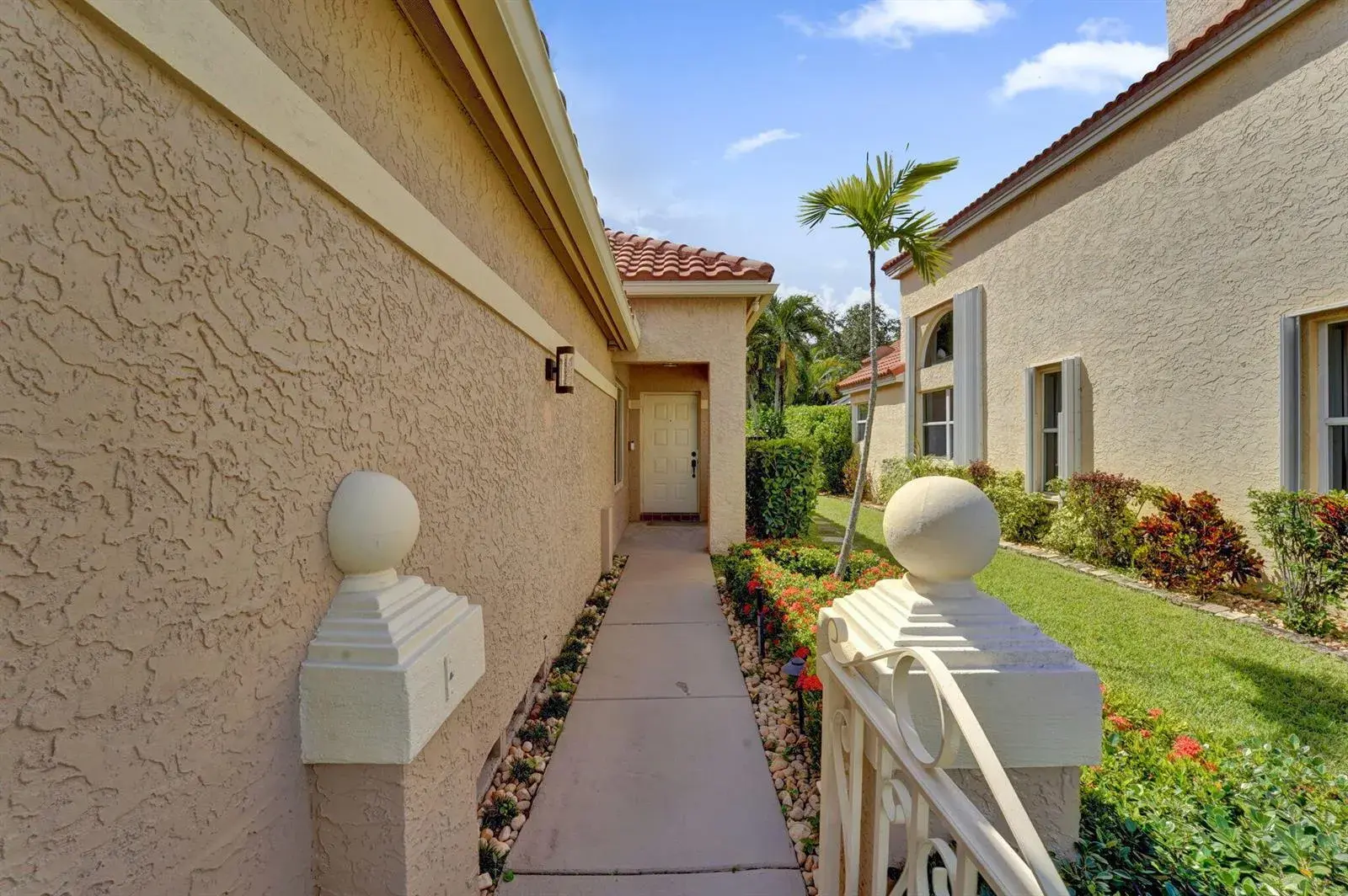 8932 S LAKE PARK Circle S, Davie FL 33328