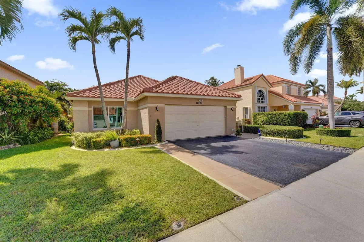 8932 S LAKE PARK Circle S, Davie FL 33328