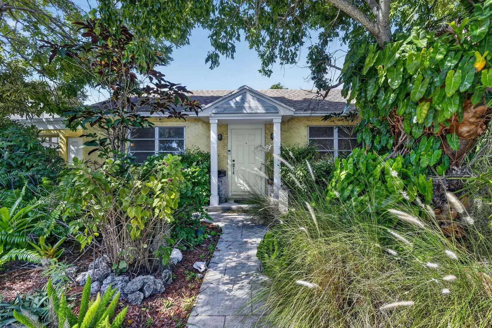 209 S Palmway, FL 33460