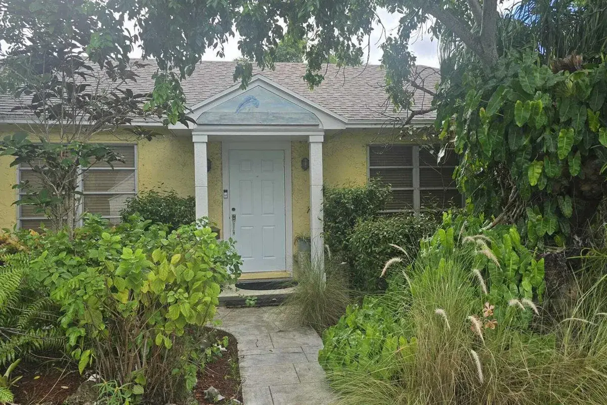 209 S Palmway, FL 33460