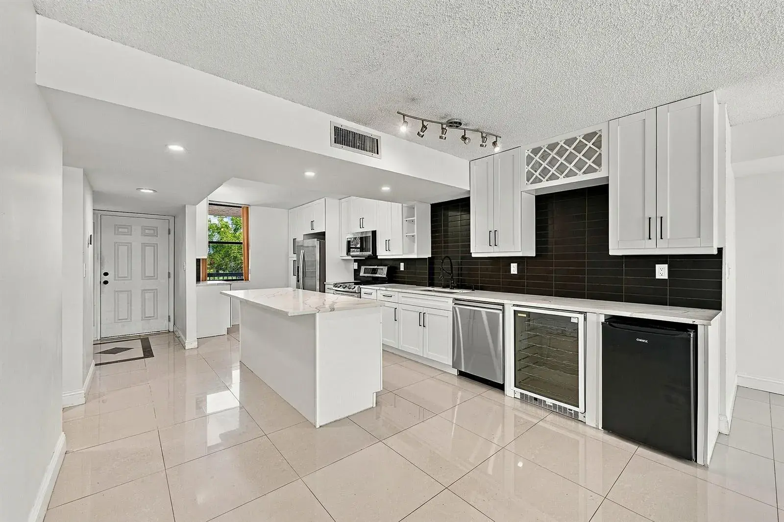 2768 CARAMBOLA Circle S # 302, Coconut Creek FL 33066