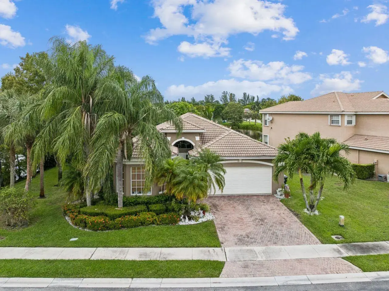 5521 ALBIN Drive, FL 33463