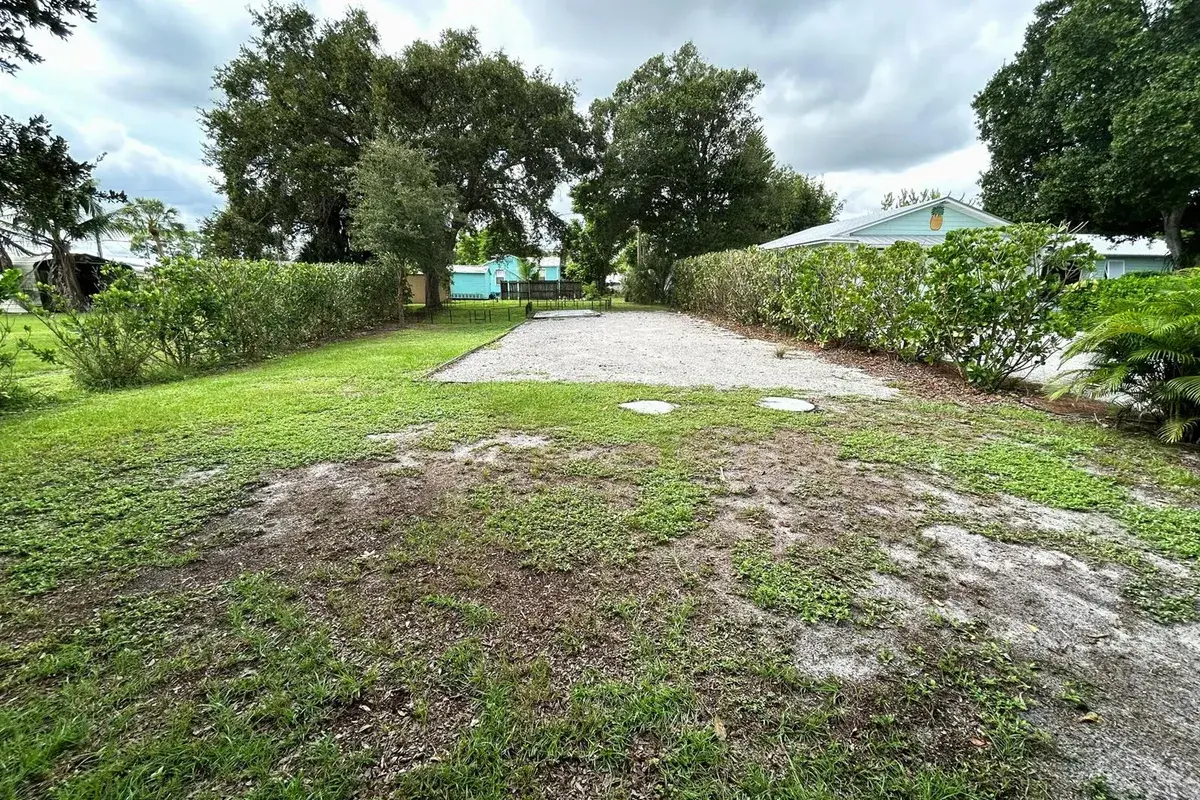 5028 SE DRIFTWOOD Avenue, Stuart FL 34997