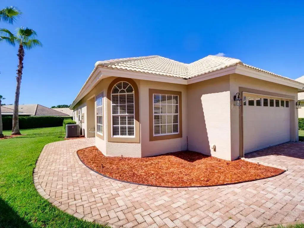 9013 HEATHLAND Court, Mount Dora FL 32757