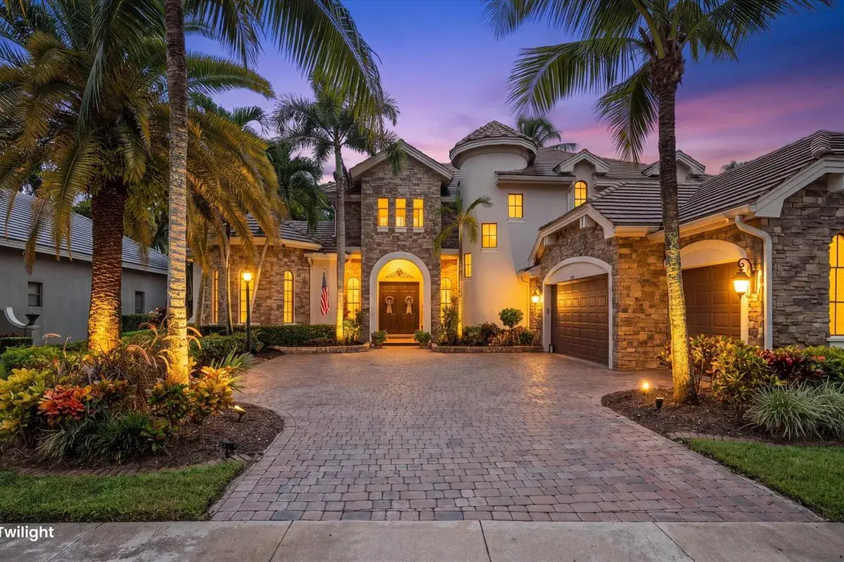 10586 Versailles Boulevard, Wellington FL 33449