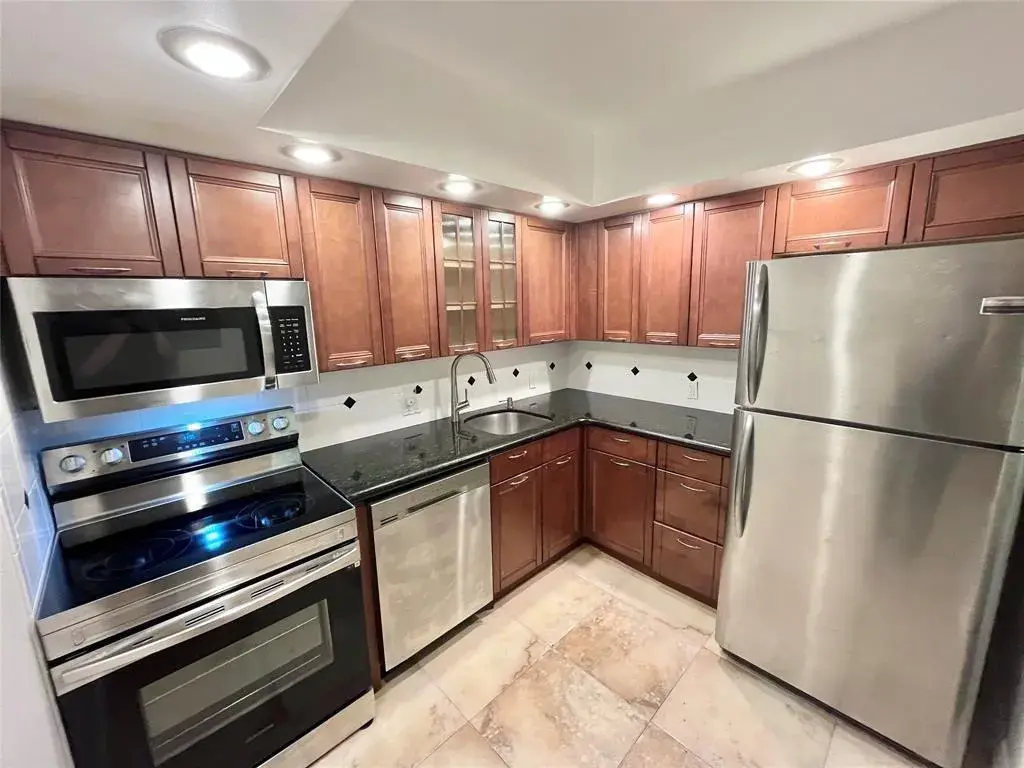 3625 N Country Club Drive # 210, Aventura FL 33180