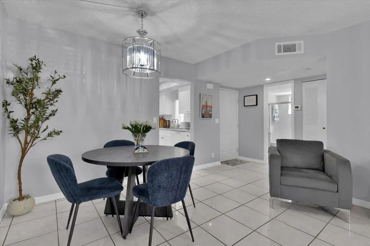 1529 SE Royal Green Circle # 102, Port St. Lucie FL 34952