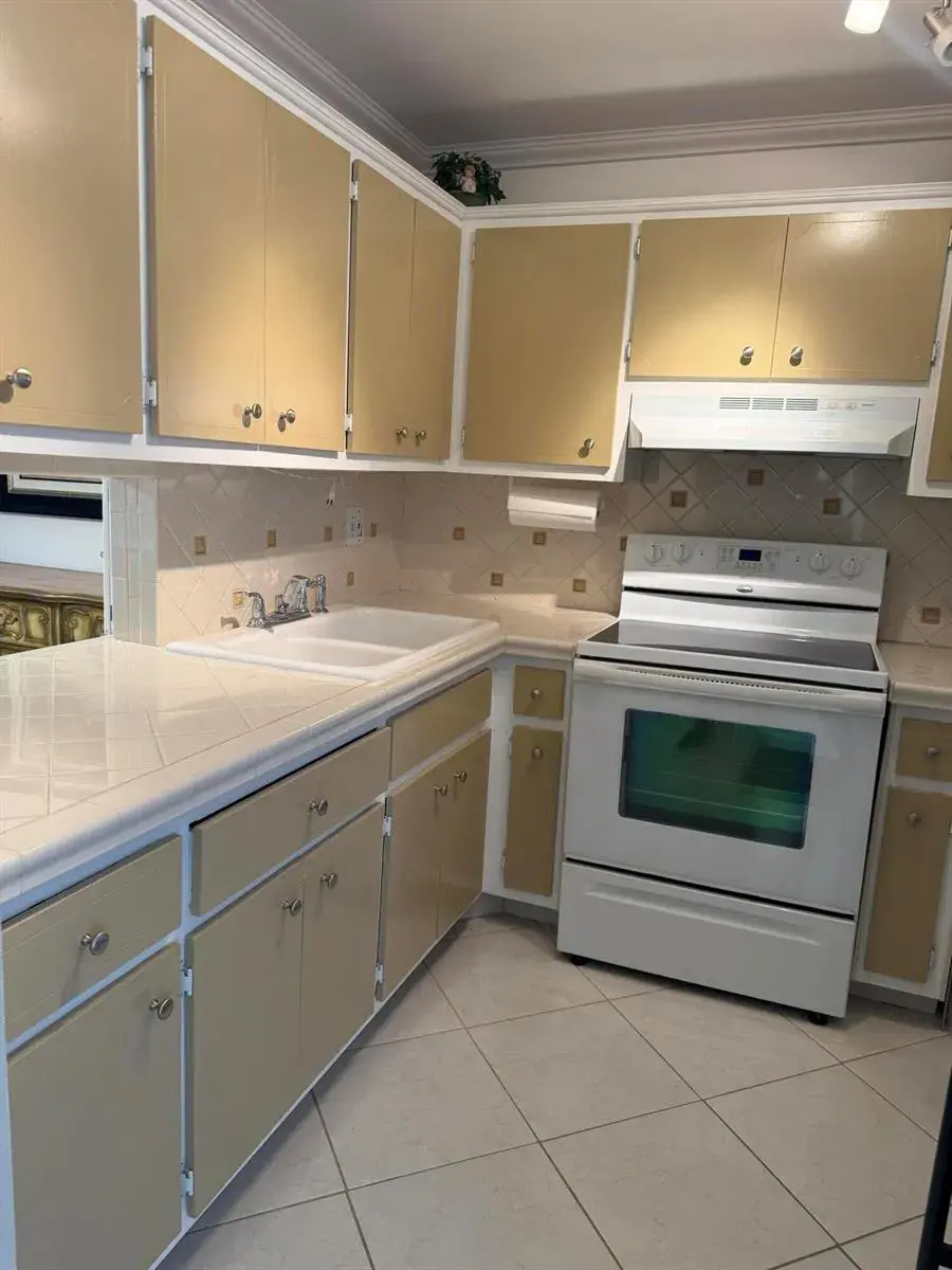 2800 NW 47TH Terrace # 304B, Lauderdale Lakes FL 33313