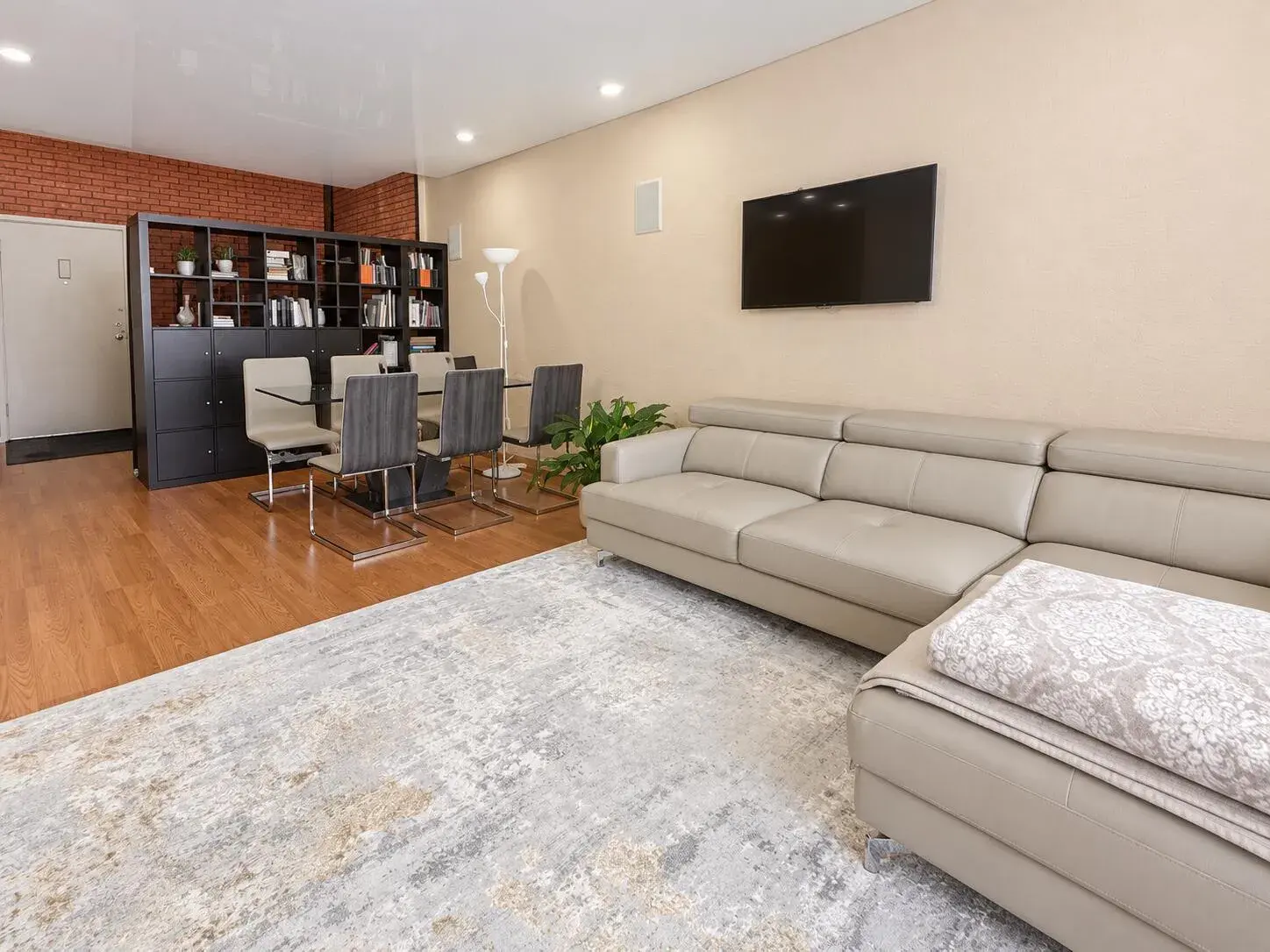 601 THREE ISLANDS # 315, Hallandale Beach FL 33009
