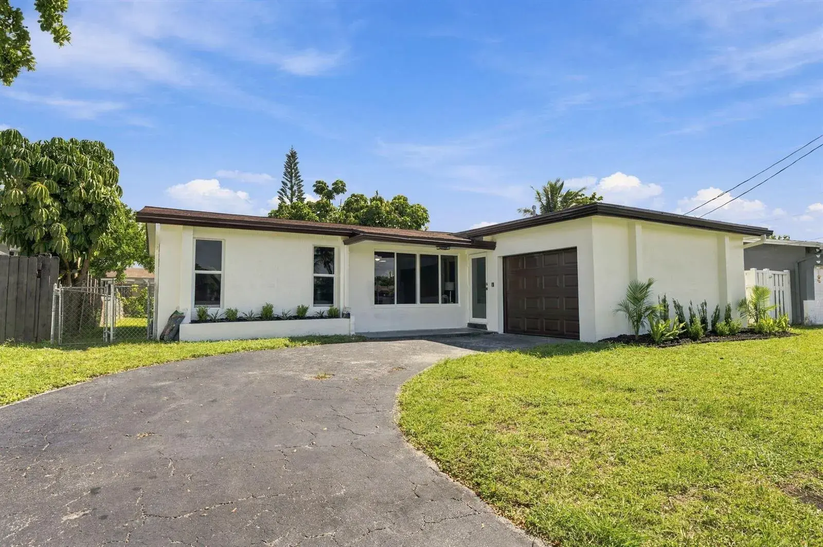 2400 NW 85th Avenue, Sunrise FL 33322