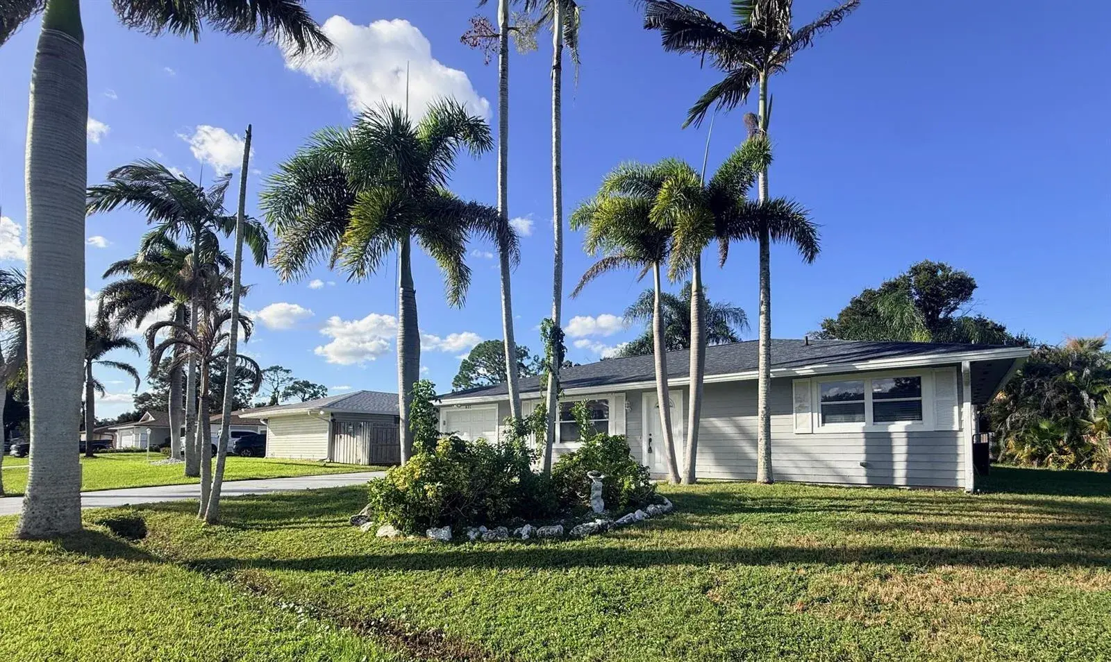 831 SE CARNIVAL Avenue, Port St. Lucie FL 34983